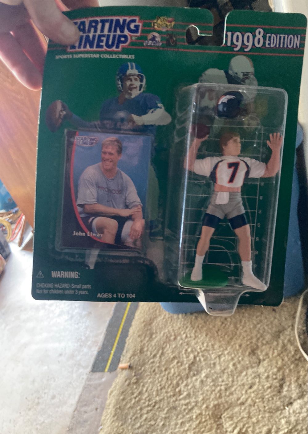 John Elway 1990 - Hasbro / Kenner (Sports) action figure collectible [Barcode 076281715599] - Main Image 3