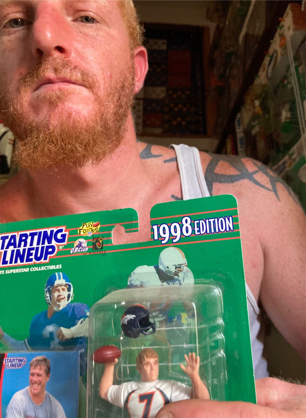 John Elway 1990 - Hasbro / Kenner (Sports) action figure collectible [Barcode 076281715599] - Main Image 4
