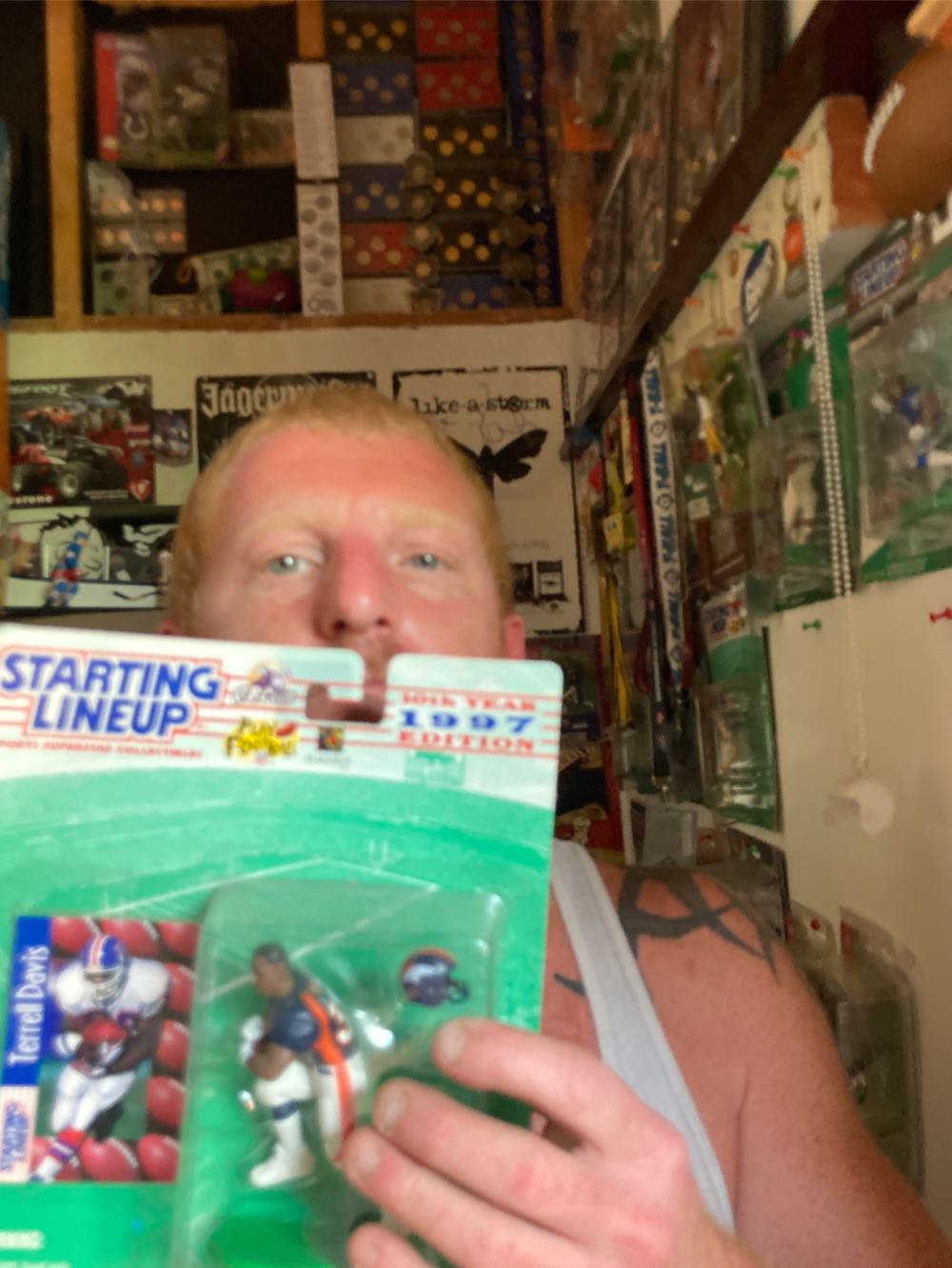 Terrrell Davis Nfl Starting Lineup - Hasbro / Kenner action figure collectible [Barcode 076281693576] - Main Image 2