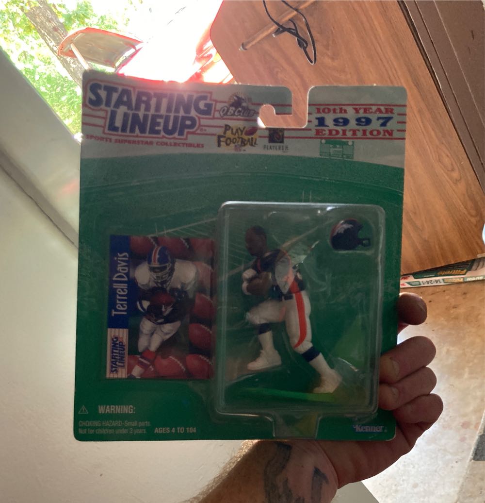 Terrrell Davis Nfl Starting Lineup - Hasbro / Kenner action figure collectible [Barcode 076281693576] - Main Image 4