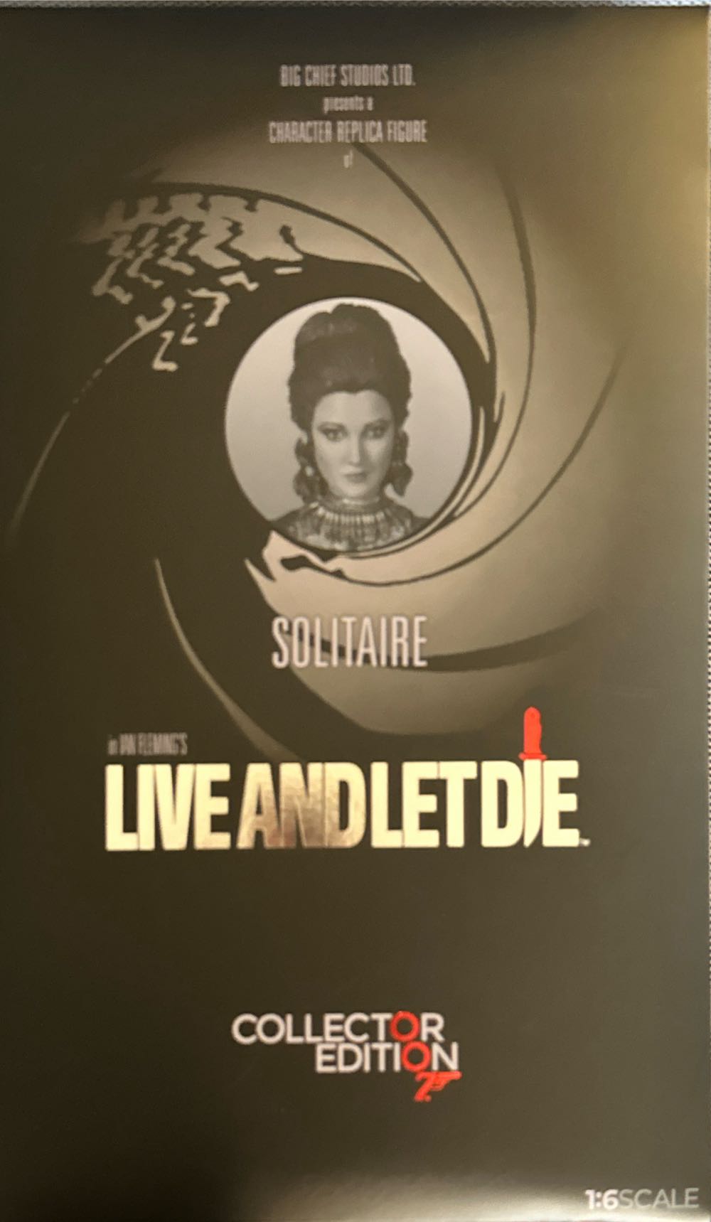 007 (LALD): SOLITAIRE Character Replica Figure - Big Chief Studios (James Bond, 007) action figure collectible [Barcode 5060290151658] - Main Image 2