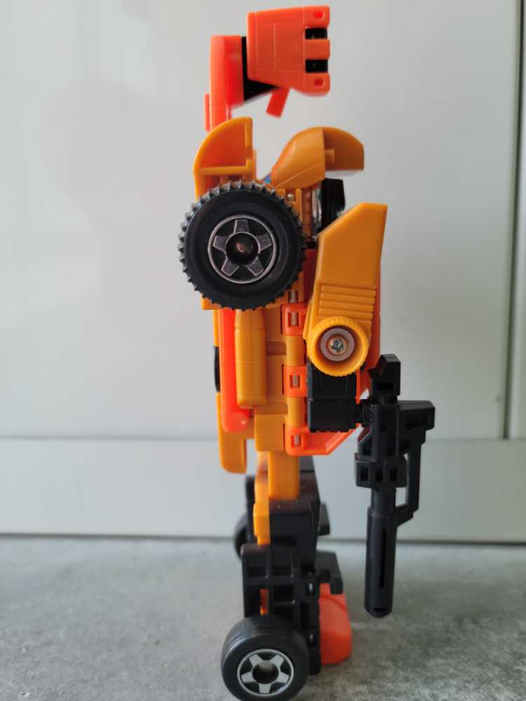 Sandstorm (Car Mode) - Hasbro (1986) action figure collectible - Main Image 3