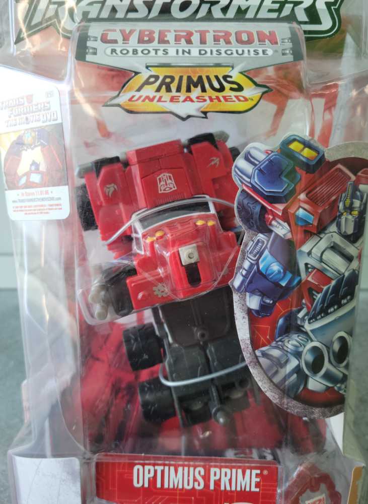 Optimus Prime (Carded) - Hasbro (Cybertron) action figure collectible - Main Image 2