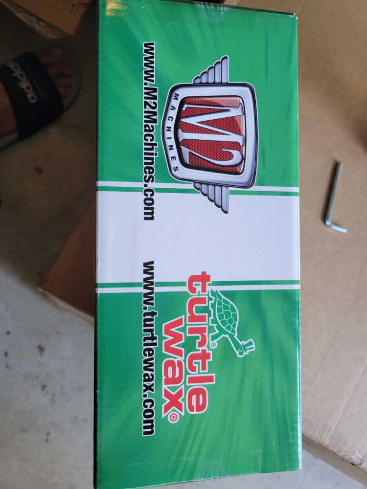 M2 Machines 1960 VW Delivery Van R88 21-13  action figure collectible [Barcode 811469016026] - Main Image 4