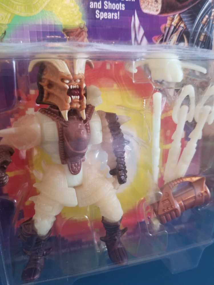 Stalker Predator (Glow in the Dark) - Vintage - Kenner (Predator) action figure collectible [Barcode 076281657226] - Main Image 2