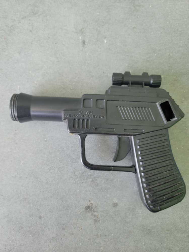 Decepto Pack Gun - Hasbro Bradley (1984) action figure collectible - Main Image 2