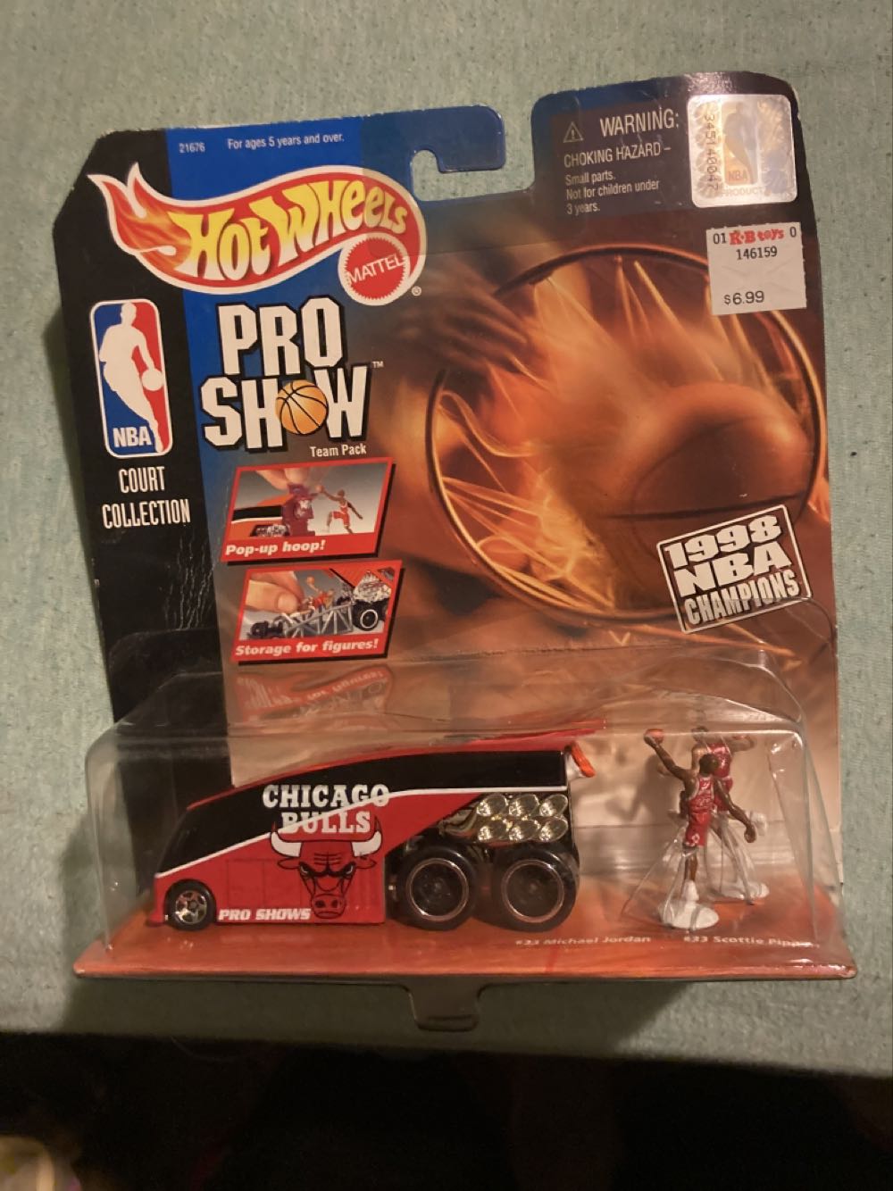 New Hot Wheels Nba Pro Show Team Pack Chicago Bulls Michael Jordan Pippen - Hot Wheels (Mattel) action figure collectible [Barcode 074299216763] - Main Image 2
