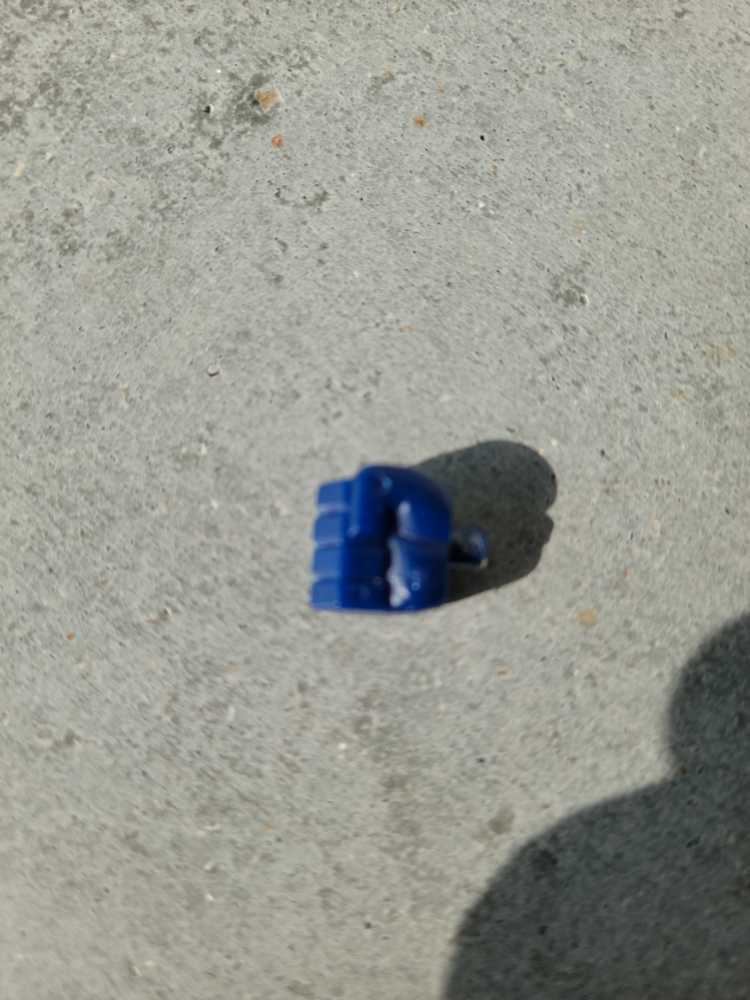 Optimus Prime (Repo) right fist  (Transformers Parts) action figure collectible - Main Image 4