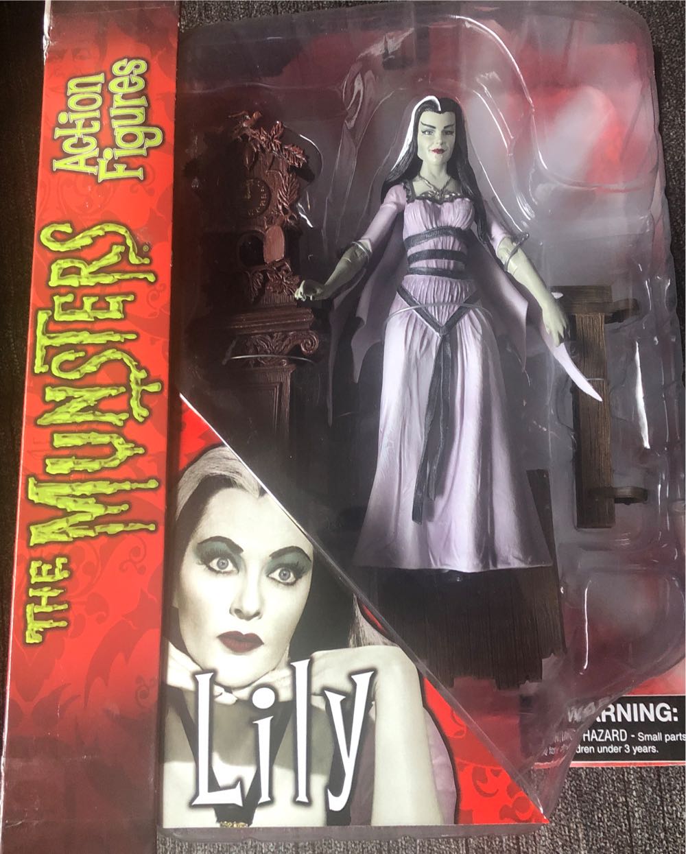 Lily Munster - Diamond Select Toys (Munsters) action figure collectible [Barcode 699788811122] - Main Image 2