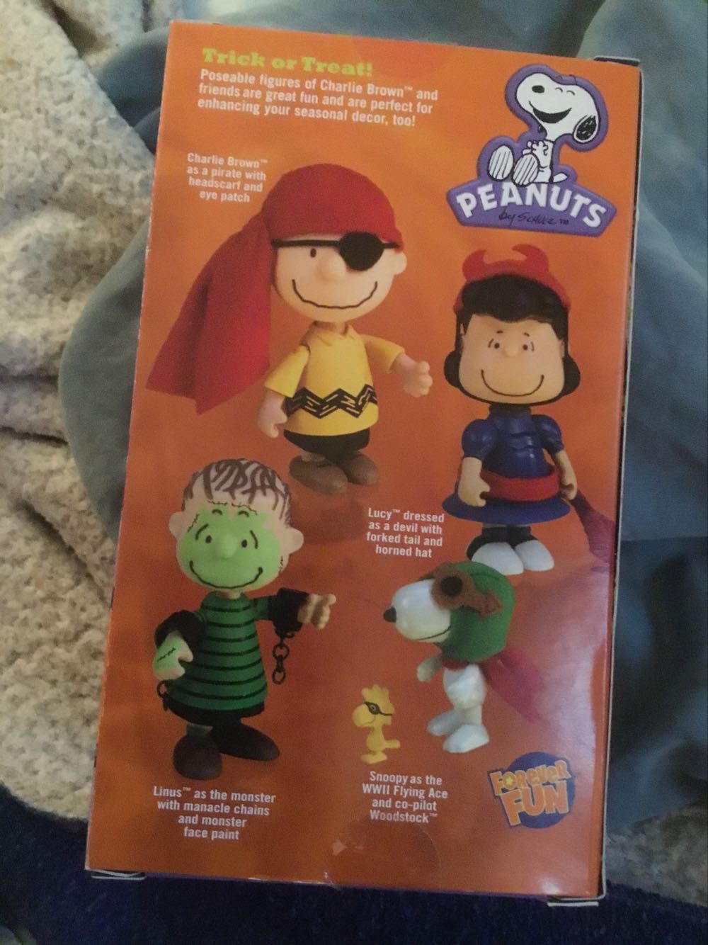 Linus - Forever Fun (Peanuts) action figure collectible [Barcode 879104015469] - Main Image 2