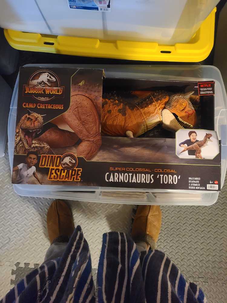 Mattel Jurassic World Colossal Carnotaurus Toro Dinosaur Action Figure Camp Cretaceous With Stomach-release Feature 36-in Long Realistic Sculpting Kid Gift Age 4 Years & Up - Mattel action figure collectible [Barcode 194735005666] - Main Image 2