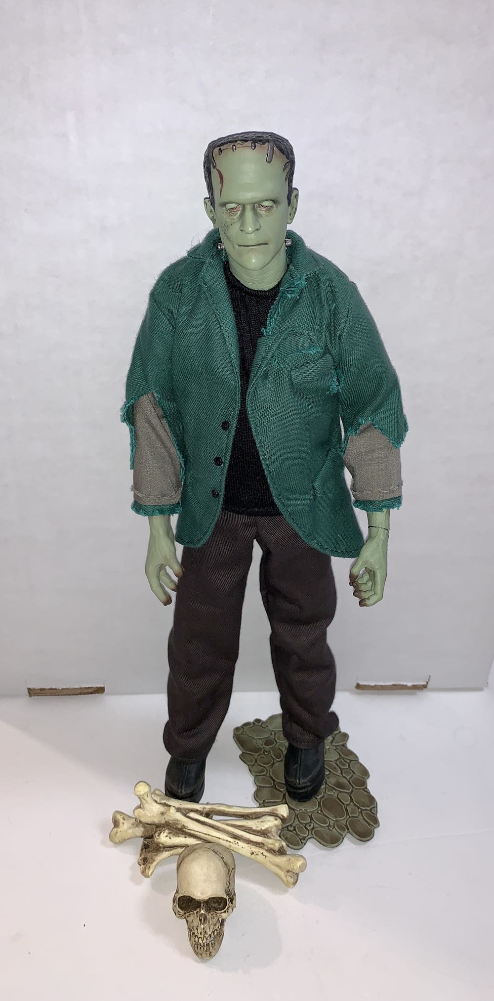 Monsters The Bride Of Frankenstein Monster - Sideshow Toy action figure collectible [Barcode 747720202719] - Main Image 4