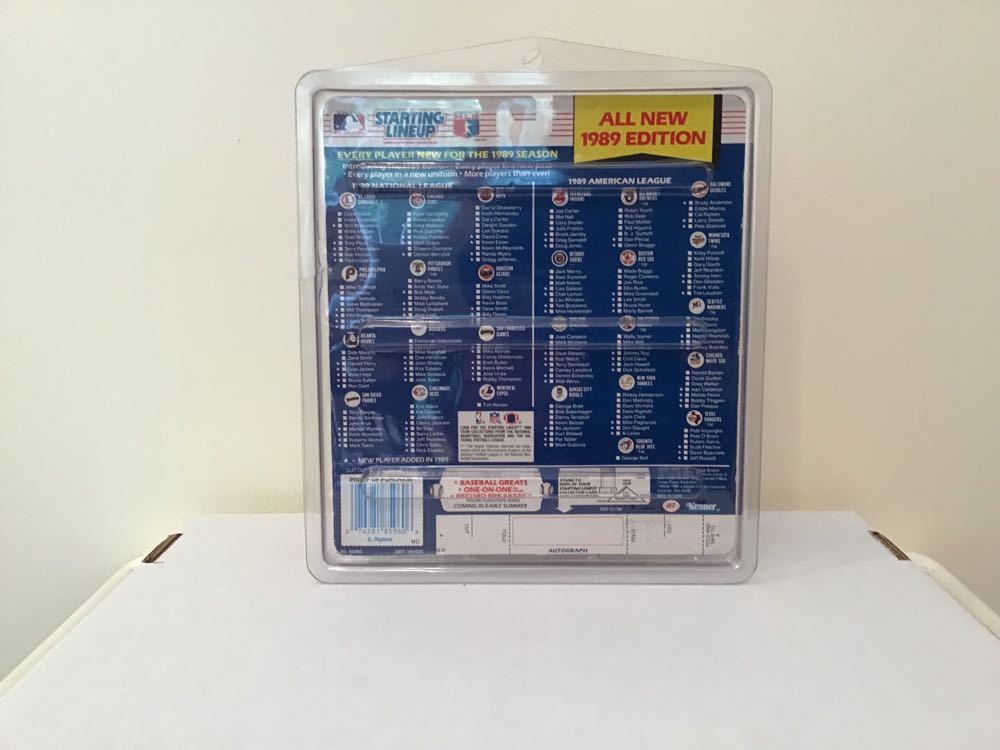 Cal Ripken, Jr. - Kenner action figure collectible - Main Image 2