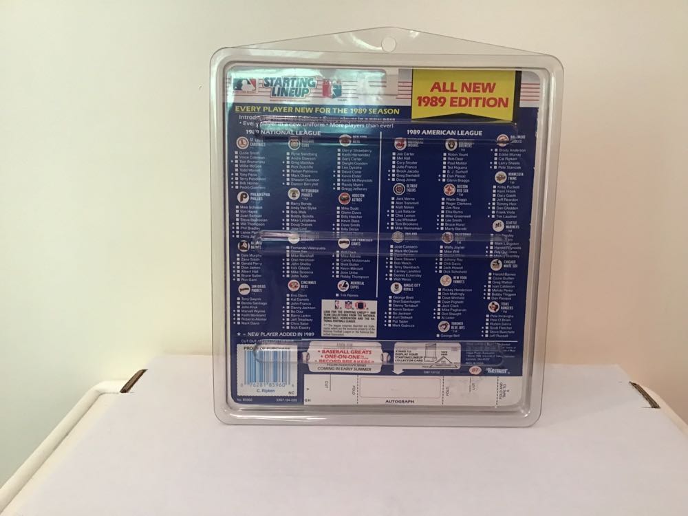 Cal Ripken, Jr. - Kenner action figure collectible - Main Image 2