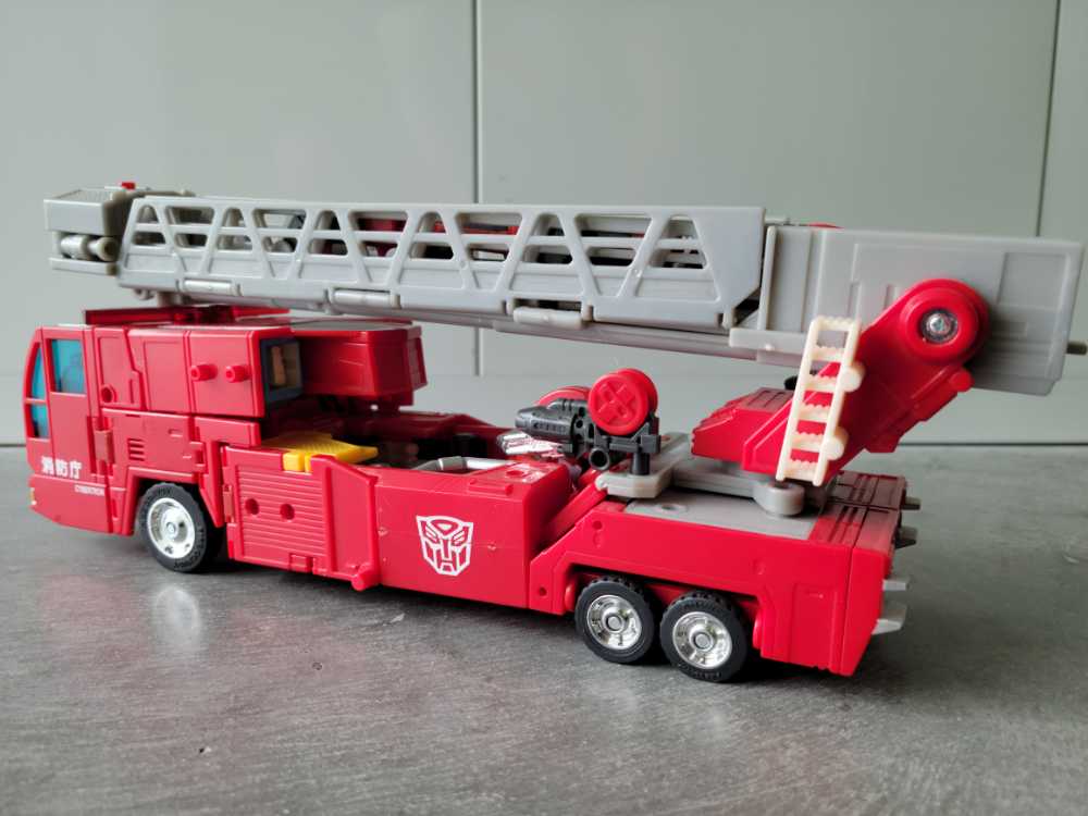 Optimus Prime 6th Vehicle Mode Missing 4 Missiles Drivers Side Piece Gun Leader - Hasbro (Robots In Disguise RID) action figure collectible - Main Image 2