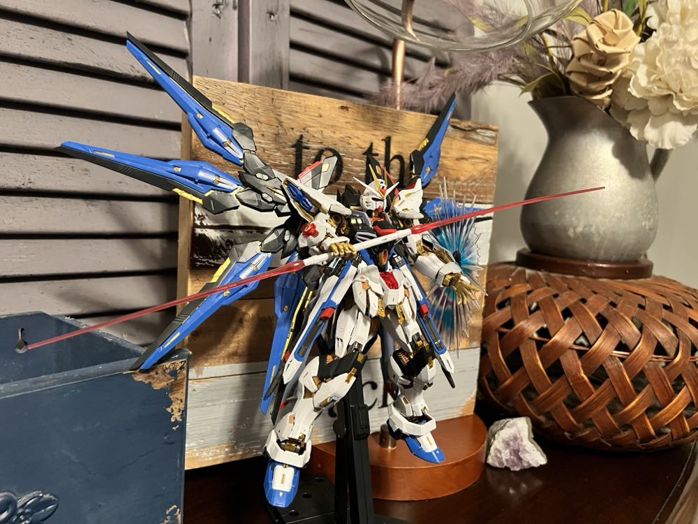 Bandai Hobby Mg Freedom Gundam Ver. 2.0 ”gundam Seed 1 100 Multi-colored 8” Ban204883 - Bandai Japan (Master Grade 1/100) action figure collectible [Barcode 4549660048831] - Main Image 2