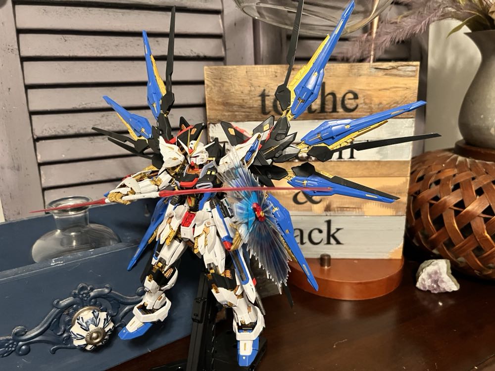 Bandai Hobby Mg Freedom Gundam Ver. 2.0 ”gundam Seed 1 100 Multi-colored 8” Ban204883 - Bandai Japan (Master Grade 1/100) action figure collectible [Barcode 4549660048831] - Main Image 4