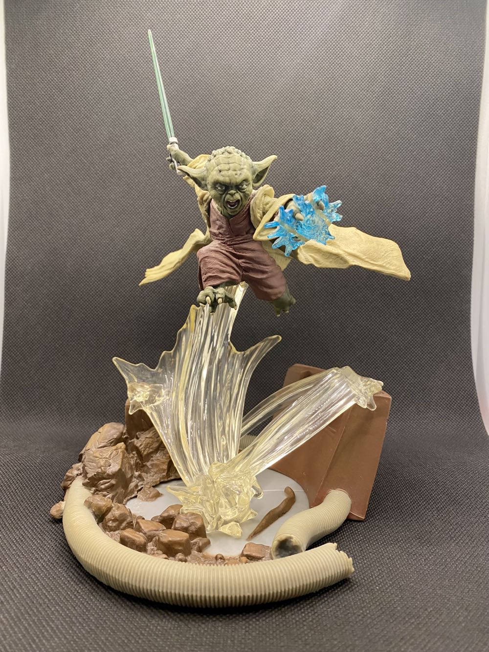 Yoda - Hasbro (Star Wars) action figure collectible [Barcode 042823242564] - Main Image 2