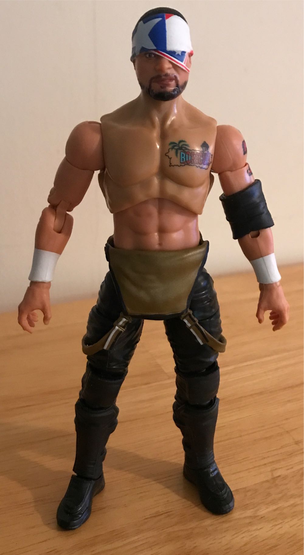 “Proud And Powerful” Santana - Jazwares AEW (AEW Unrivaled Series 4 “Proud And Powerful” Santana) action figure collectible - Main Image 3