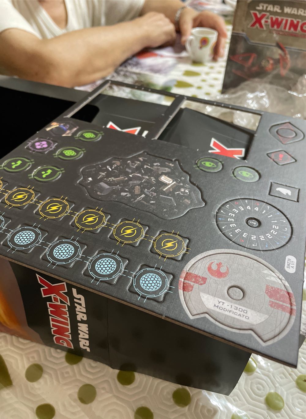 Asmodee Star Wars Millennium Falcon - Asmodee (Star Wars) action figure collectible [Barcode 3558380062646] - Main Image 4