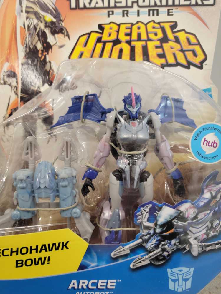 Arcee - Hasbro (Prime Beast Hunters) action figure collectible - Main Image 2