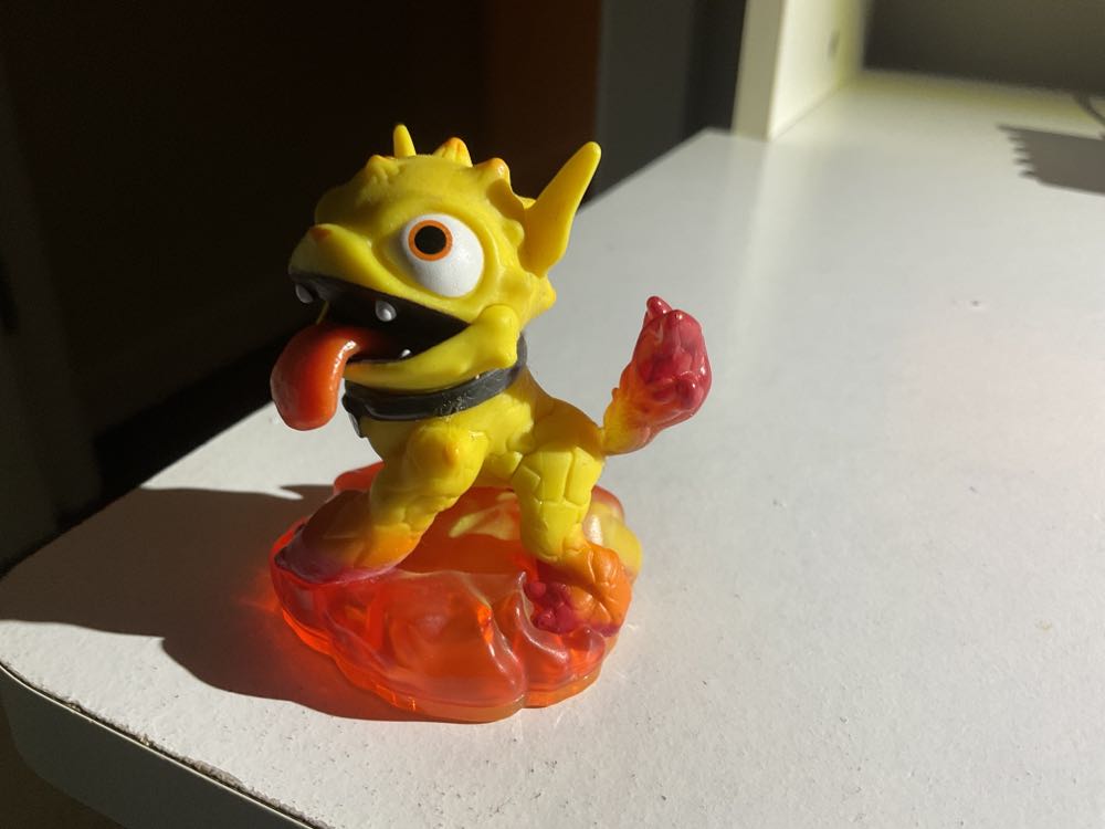 Hot Dog | Molten - Skylanders Giants action figure collectible - Main Image 2