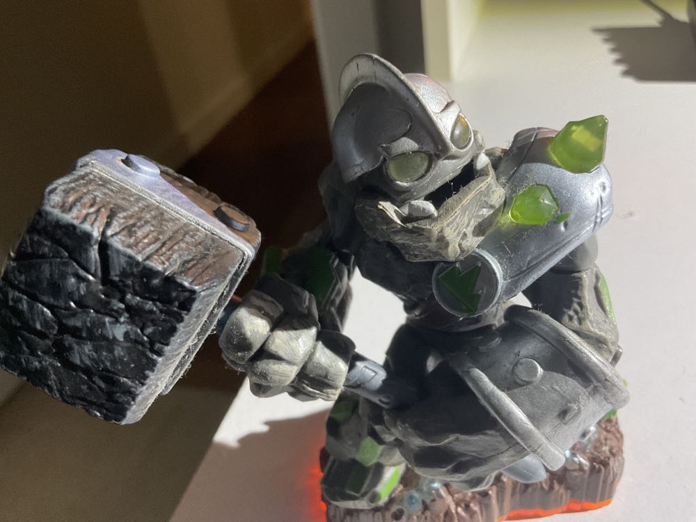 Crusher - Skylanders Giants action figure collectible - Main Image 2