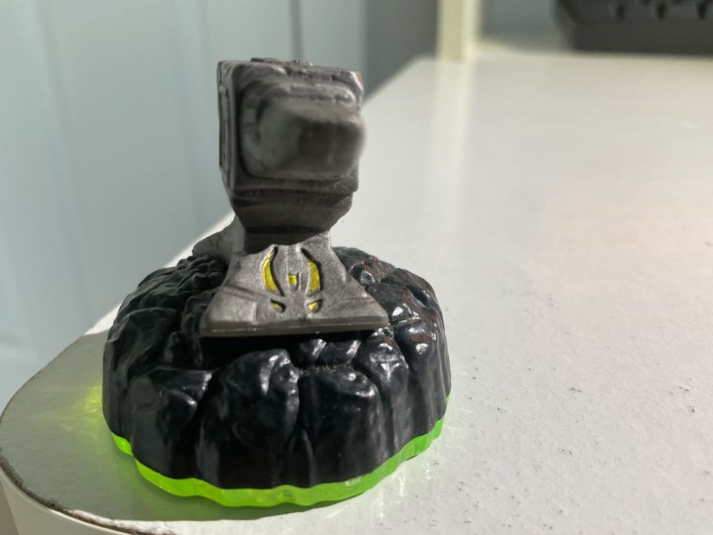 Anvil Rain | Magic Item - Skylanders Spyro’s Adventure action figure collectible - Main Image 3