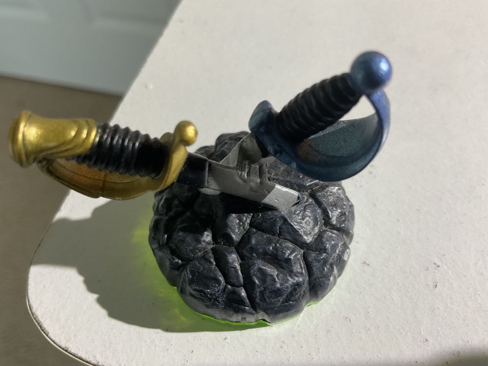 Ghost Swords | Magic Item - Skylanders Spyro’s Adventure action figure collectible - Main Image 2