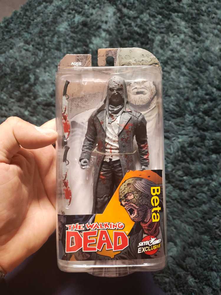 The Walking Dead Bloody Beta 6 Inch Action Figure Comic  action figure collectible [Barcode 709853025665] - Main Image 2