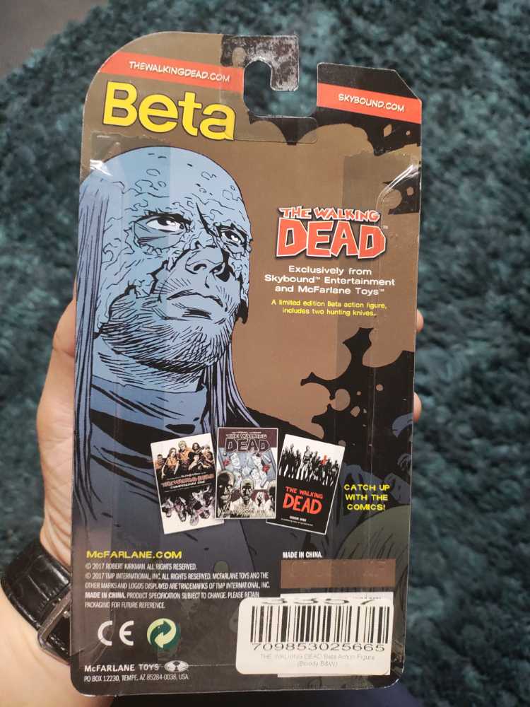 The Walking Dead Bloody Beta 6 Inch Action Figure Comic  action figure collectible [Barcode 709853025665] - Main Image 3