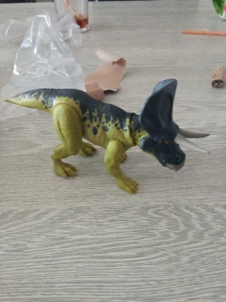 Zuniceratops - Mattel (Jurassic World) action figure collectible [Barcode 887961937985] - Main Image 3