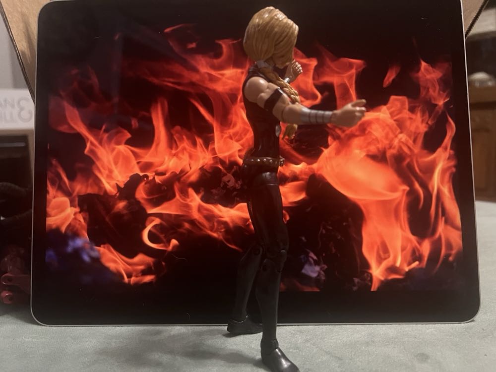 Valkyrie - Hasbro (MARVEL) action figure collectible - Main Image 2