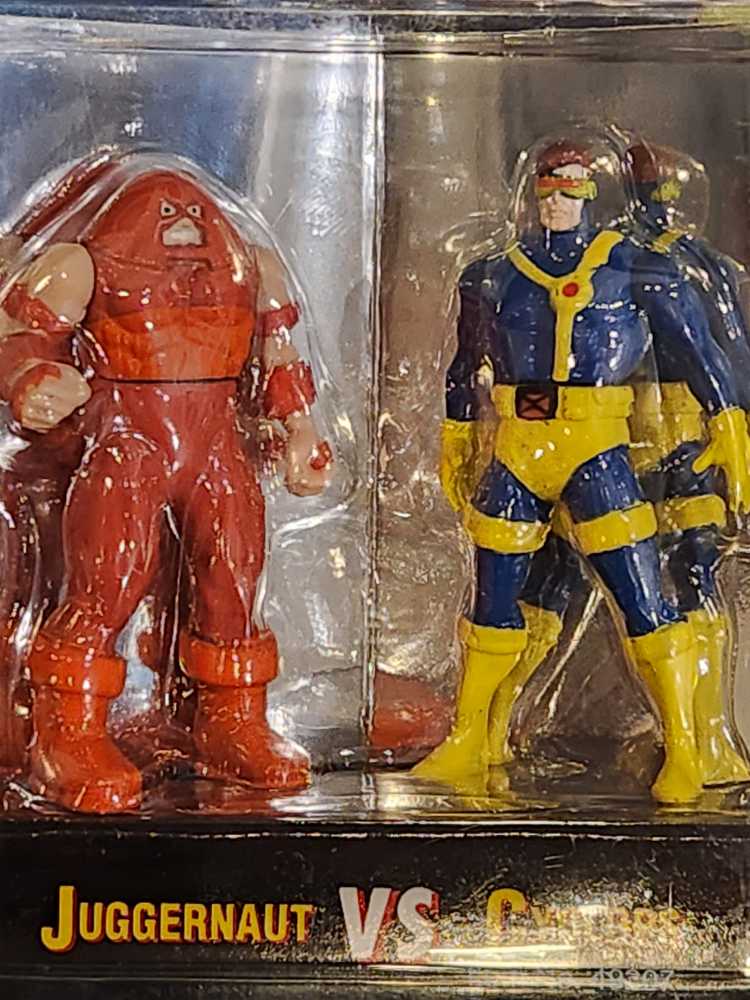 Juggernaut Vs. Cyclops - Toy Biz (X-Men: Steel Mutants) action figure collectible [Barcode 035112492078] - Main Image 3