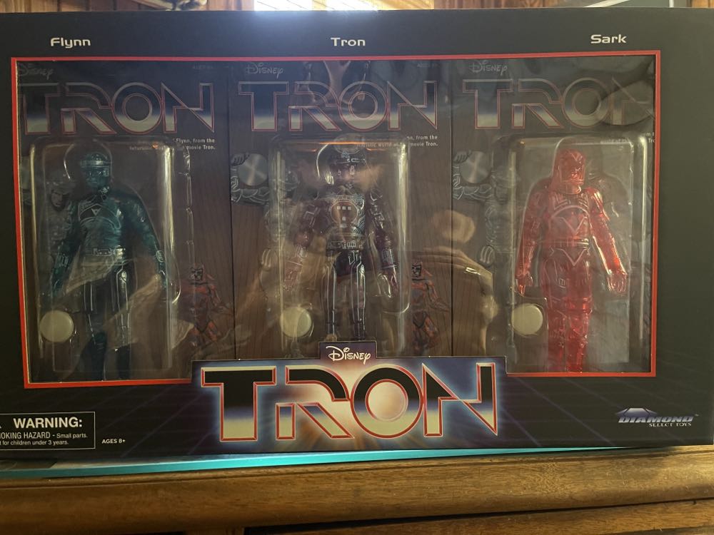 Tron-Flynn-Sark(SDCC) - Diamomd Select action figure collectible [Barcode 699788843581] - Main Image 2