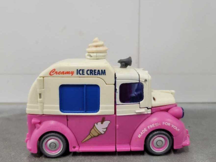 Skids And Mudflap Robot Mode - Hasbro (Revenge Of The Fallen) action figure collectible - Main Image 3