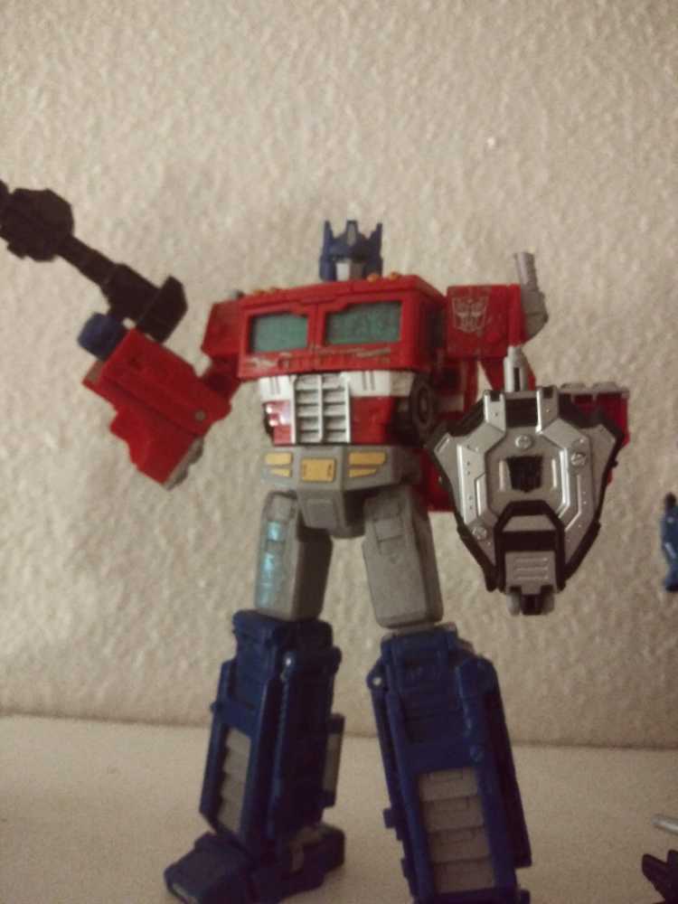 Transformers: War For Cybertron: Siege: Voyager Class Optimus Prime - Hasbro (Transformers War For Cybertron: Siege) action figure collectible - Main Image 2