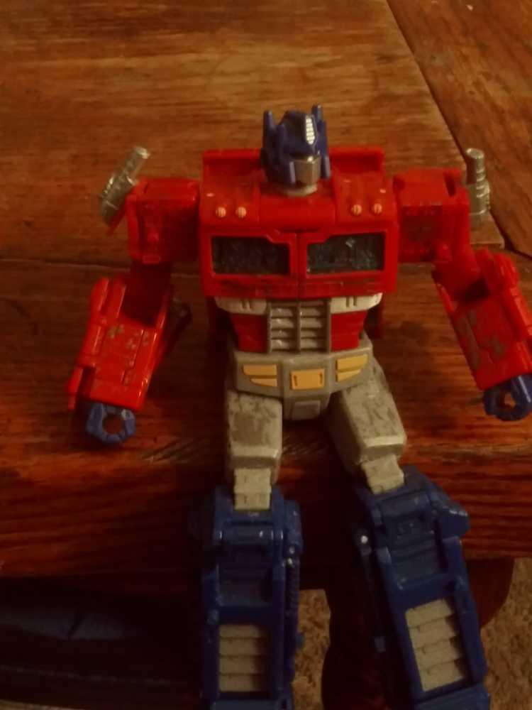 Transformers: War For Cybertron: Siege: Voyager Class Optimus Prime - Hasbro (Transformers War For Cybertron: Siege) action figure collectible - Main Image 4