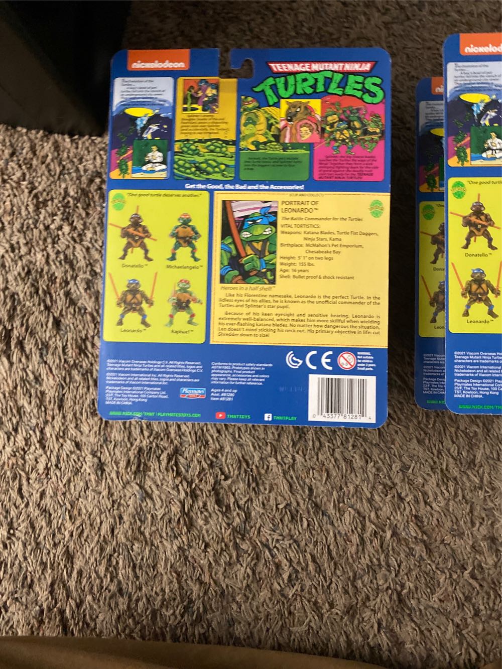 TMNT: Leonardo (classic re-release) - Playmates (Teenage Mutant Ninja Turtles (Classic Retro)) action figure collectible [Barcode 043377812814] - Main Image 2