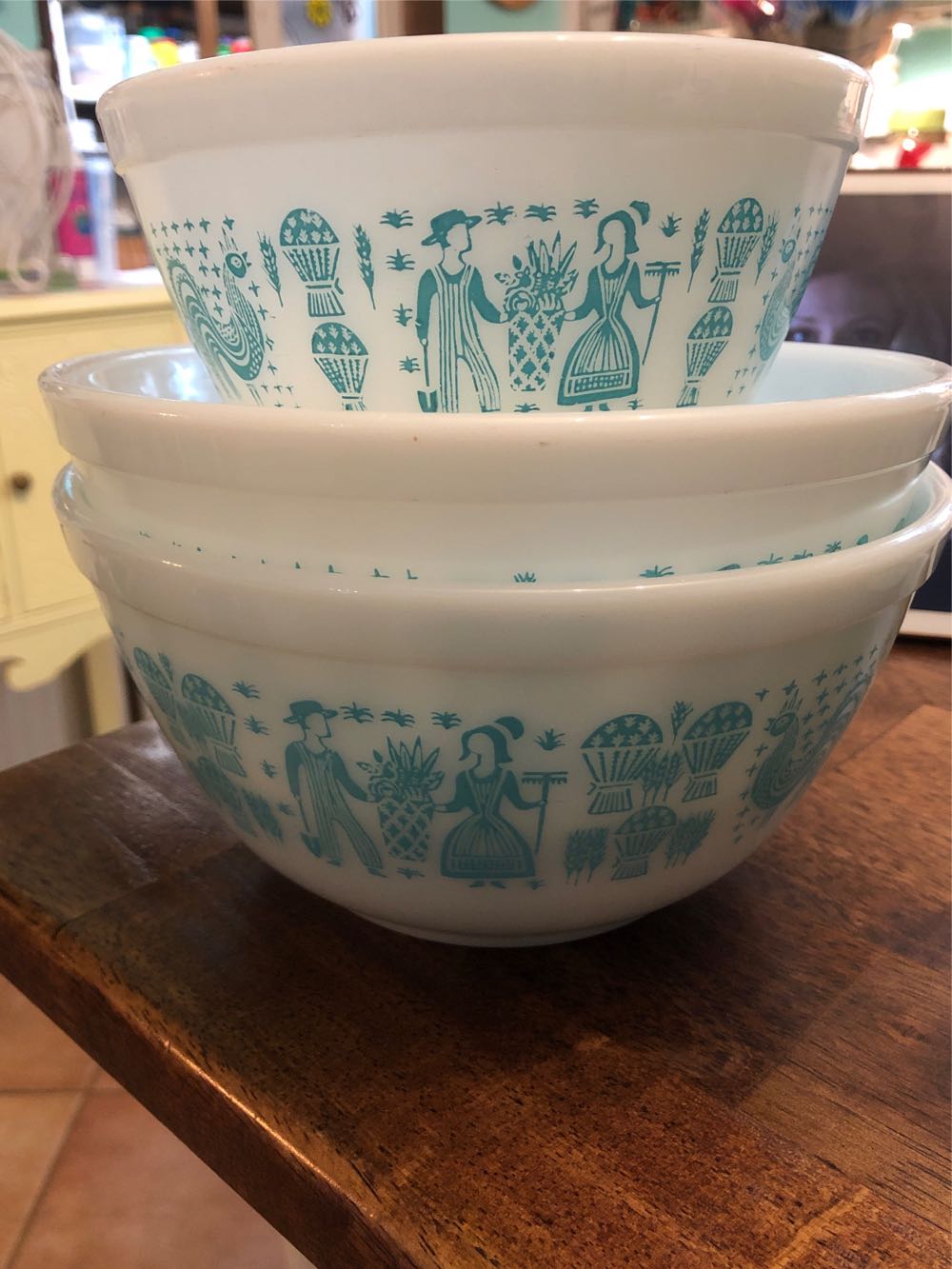 Amish butter print white mixers - Pyrex (Amish Butterprint) action figure collectible - Main Image 1