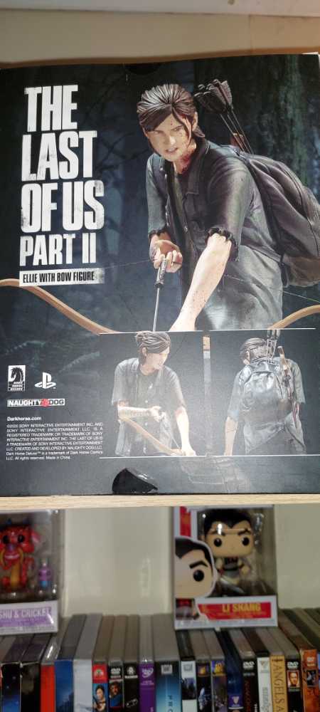 Ellie with bow  - Dark Horse (Videogames) action figure collectible [Barcode 761568006735] - Main Image 2