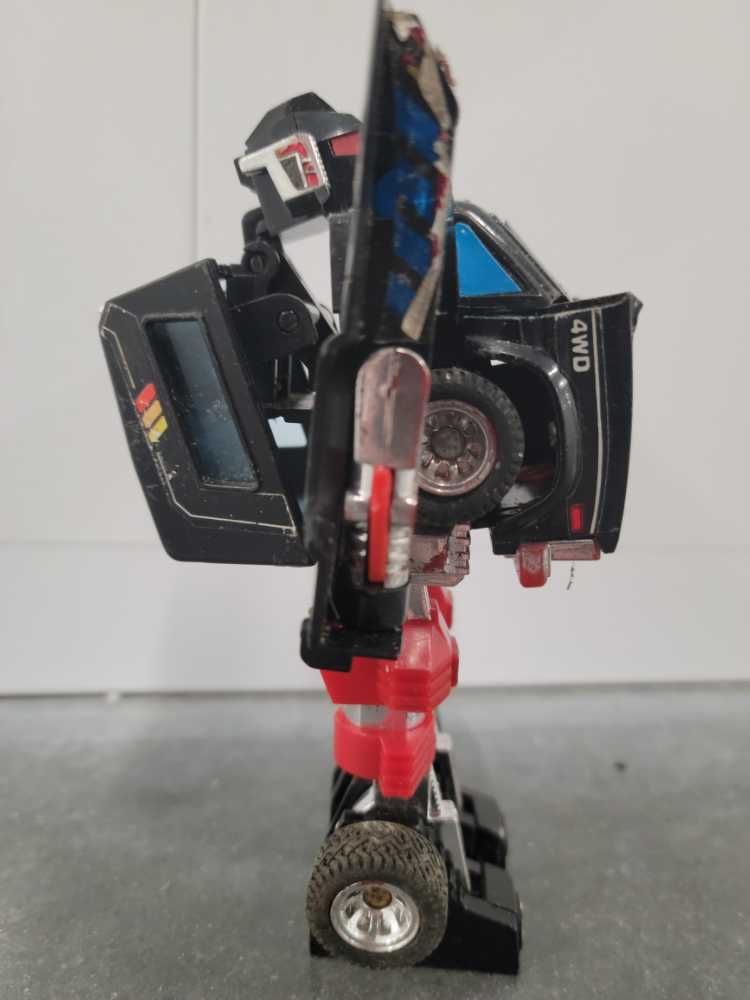 Trailbreaker 1984 Cars Robot Mode Missing Accessories  - Hasbro (1984) action figure collectible - Main Image 3