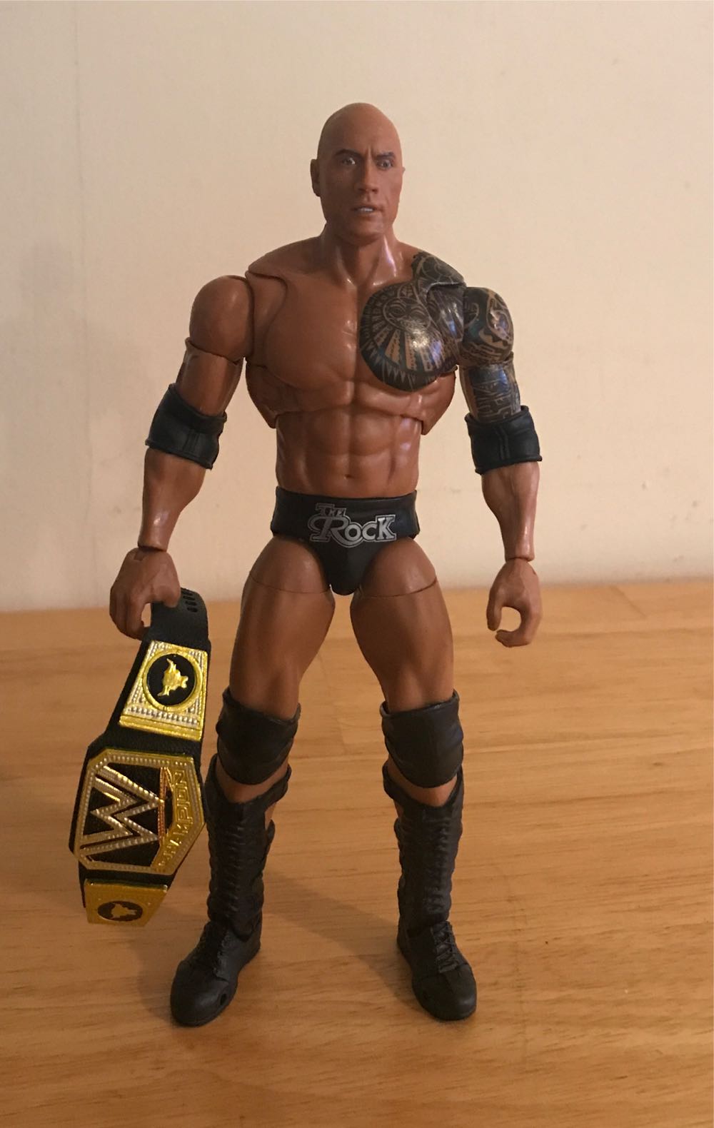 The Rock - Mattel Wwe (WWE Ultimate Edition Series 10 The Rock) action figure collectible - Main Image 3