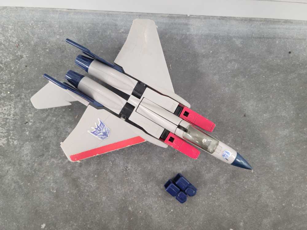 Starscream Seeker Jet Mode Missing Small Wing All Missiles  - Hasbro (1984) action figure collectible - Main Image 2
