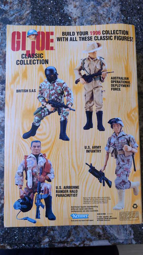 U.S. Airborne Ranger - Kenner (G.I. Joe: Classic Collection: 12” Figures) action figure collectible [Barcode 076281812380] - Main Image 4