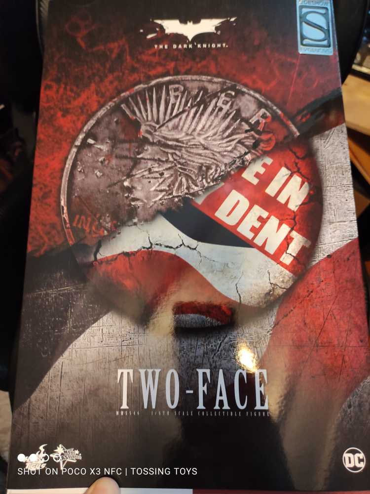 Knight Two Face 1 6 Hot Batman The Dark Knight 1 6 Exclusive - Hot Toys / Sideshow action figure collectible [Barcode 4895228601483] - Main Image 2
