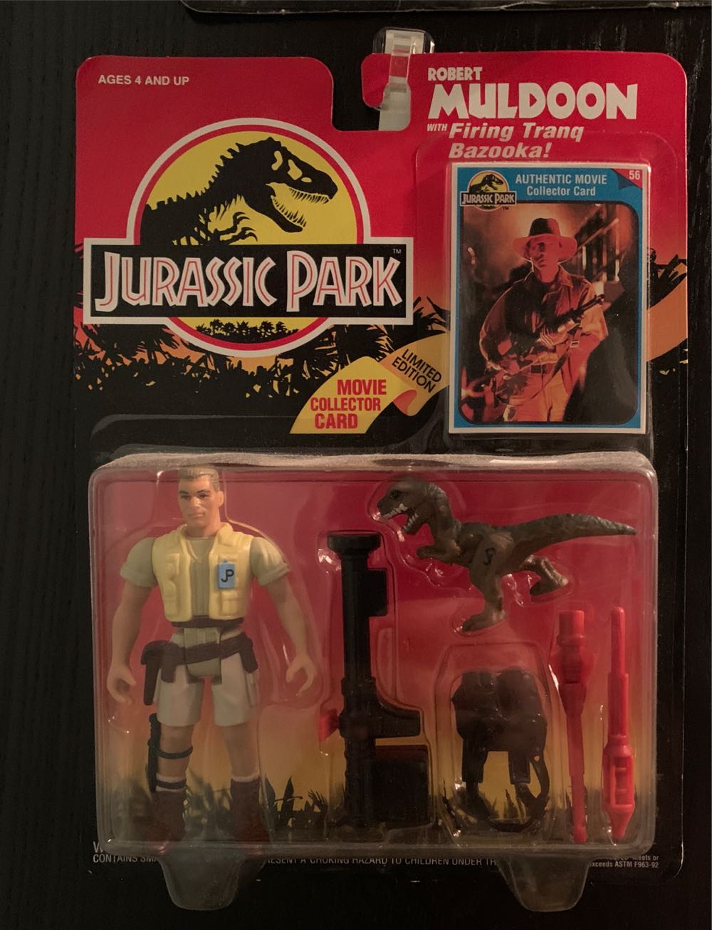 Robert Muldoon - Kenner (Jurassic Park) action figure collectible [Barcode 076281610030] - Main Image 2