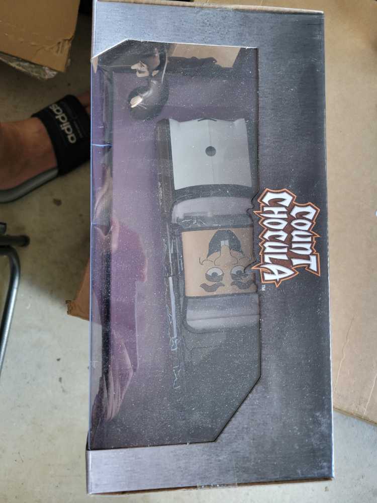Jada 1:24 General Mills Count Chocula & 1959 Cadillac Coupe DeVille - JADA TOYS, Inc. (General Mills Cereals) action figure collectible [Barcode 801310322048] - Main Image 4