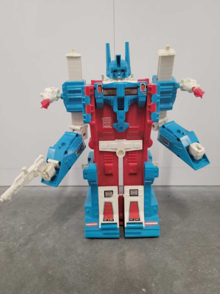 Ultra Magnus 7th (Truck Mode Cab Only)  - Hasbro (1986) action figure collectible - Main Image 2