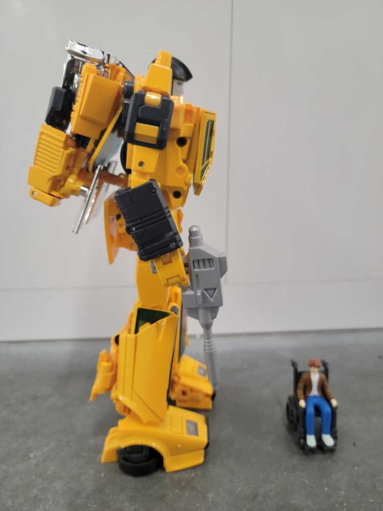Sunstreaker MP-39 With Chip Chase - Hasbro (Masterpiece 1984) action figure collectible - Main Image 3